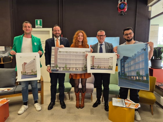 Auch während der Umbauarbeiten am Ex-Staatstelefonie-Gebäude in der Italienallee wird das Coworking Centre DRIN seinen Tätigkeiten fortführen, dies sicherten die Landesräte Galateo (2.v.l.) und Bianchi (2.v.r.) beim Lokalaugenschein zu (im Bild v.l. Aaron Damian, Landesrat Galateo, Chiara Sartori, Landesrat Bianchi und Samuele Marzola). (Foto: LPA/Gianluca Crocco)