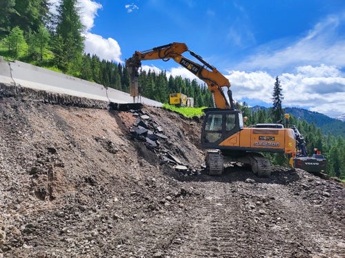 Im Rahmen des ersten Bauloses soll die Landesstraße auf den Valparola-Pass auf einigen Teilstücken stabilisiert werden. Damit die Arbeiten schneller vorankommen wird eine Sperre der Straße ab 16. September ins Auge gefasst. (Foto: LPA/Landesabteilung Straßendienst)