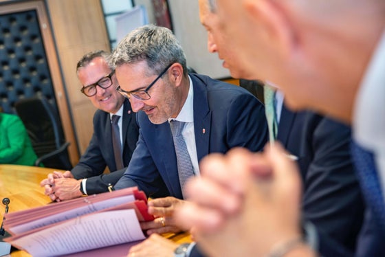 L'ippodromo di Merano è una struttura unica nel suo genere in Europa e come tale va preservata”, ha sottolineato il presidente Arno Kompatscher. (Foto: ASP/Greta Stuefer)