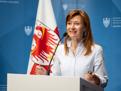 La digitalizzazione non influenza più solo le scuole a livello tecnico, ma cambia in modo significativo anche l'ambiente di vita e di apprendimento dei nostri alunni e delle nostre alunne, afferma Sigrun Falkensteiner, intendente scolastica in lingua tedesca. (Foto: USP/Fabio Brucculeri) 