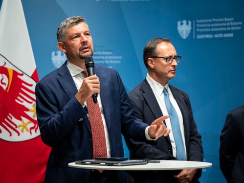 Wer täglich mit dem Zug unterwegs ist, muss sich auf den Dienst verlassen können. Deshalb verlangen wir von allen Beteiligten konkrete Lösungen, betonte Mobilitätslandesrat Daniel Alfreider. Oberste Priorität habe dabei die Verbesserung der Fahrgastinformation. (Foto: LPA/Fabio Brucculeri)