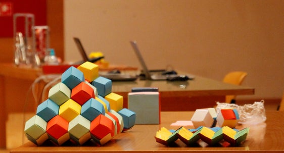 Am Vormittag ging es in zwei Referaten speziell um den Geometrieunterricht. (Foto: LPA/Deutsche Bildungsdirektion)