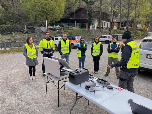 Steuern will gelernt sein: Drohnen werden unter anderem zur fotografischen und photogrammetrischen Erfassung hydrogeologischer Ereignisse, der Dokumentation von Baustellen der Wildbachverbauung, der Kontrolle der Funktionsfähigkeit von Bauwerken der Wildbach- und Lawinenverbauung, der fotografischen und photogrammetrischen Erfassung hydrogeologischer Ereignisse und der Dokumentation von Baustellen der Wildbachverbauung eingesetzt. (Foto: LPA/Landeswarnzentrum in der Agentur für Bevölkerungsschutz)