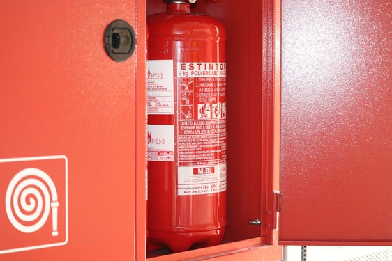 Zu den Aufgaben einer Brandschutz-Wartungstechnikerin, eines Brandschutz-Wartungstechnikers gehören Wartung und Instandhaltung von brandschutztechnischen Anlagen. (Foto: LPA/Maja Clara)