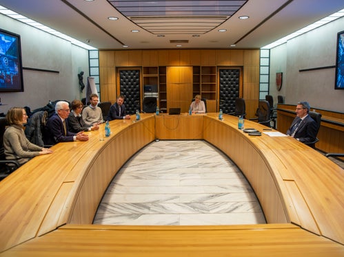 Der Ingenieurkammerrat mit an der Spitze Präsident Claudio Sartori hat sich bei Landeshauptmann Kompatscher vorgestellt und über öffentliche Aufträge und die Auftragsvergabe gesprochen. (Foto: LPA/Fabio Brucculeri)