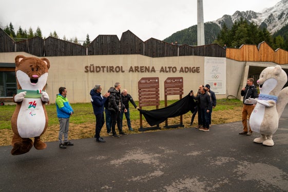 Anterselva ha celebrato anche i suoi leggendari olimpici dedicando loro una stele. Nella foto (da sinistra), il presidente del Comitato organizzatore della Coppa del Mondo Lorenz Leitgeb, il presidente Arno Kompatscher, Gerhard Plankensteiner, il vicepresidente del VSS Thomas Tiefenbrunner, Hans Passler, Andreas Zingerle e Dominik Windisch. (Foto: USP/Daniel Von Johnston)