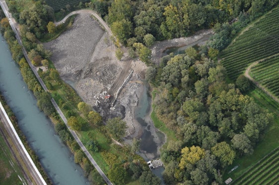 Das Landesamt für Wildbachverbauung West führt die Arbeiten zur Ausrottung der invasiven Wasserpflanze Elodea nuttallii, der Schmalblättrigen Wasserpest, im Rablander Weiher (im Bild) voraussichtlich über die Wintermonate fort. (Foto: LPA/Agentur für Bevölkerungsschutz)