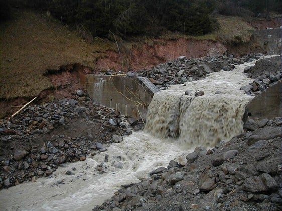 Die letzte Sperre der bestehenden Staffelung (im Bild) ist in einem guten Zustand und wird künftig als Gegensperre verwendet. (Foto: Landesamt für Wildbach- und Lawinenverbauung Süd)