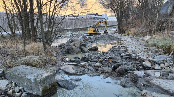 È stato necessario un lungo lavoro per rimuovere la pianta acquatica invasiva Elodea nuttallii dal laghetto di Rablà nel comune di Parcines (Foto: USP/Ufficio Sistemazione bacini montani ovest)