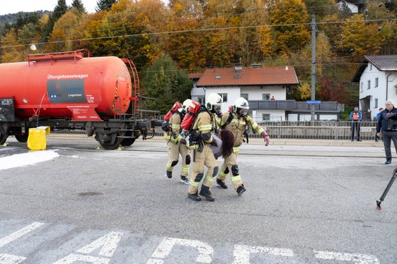 Auch der Abtransport von Verletzten war Teil der Eurex.24 - hier am Bahnhof Steinach am Brenner. (Foto: Land Tirol/Die Fotografen)