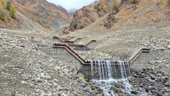 Sei barriere di consolidamento sono state erette nel bacino imbrifero medio del rio di Casera. (Foto: USP/Ufficio Sistemazione bacini montani ovest/Martin Eschgfäller)