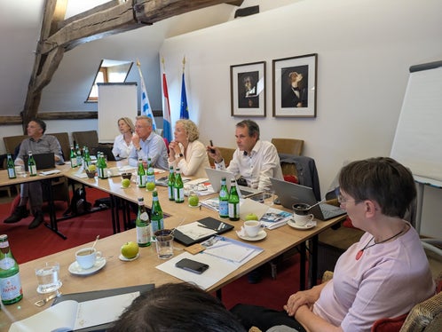 Il direttore dell'SML Stefan Luther (secondo da destra) durante la riunione in Lussemburgo. (Foto: USP/Servizio Mercato del lavoro della Provincia autonoma di Bolzano)