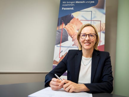 Frauen sind ein unverzichtbares Potential für unseren Arbeitsmarkt. Die Zahlen zeigen jedoch, dass befristete Arbeitsverträge nach der Rückkehr aus der Mutterschaft sprunghaft ansteigen, gibt Arbeitslandesrätin Magdalena Amhof zu bedenken. (Foto: LPA/Fabio Brucculeri)