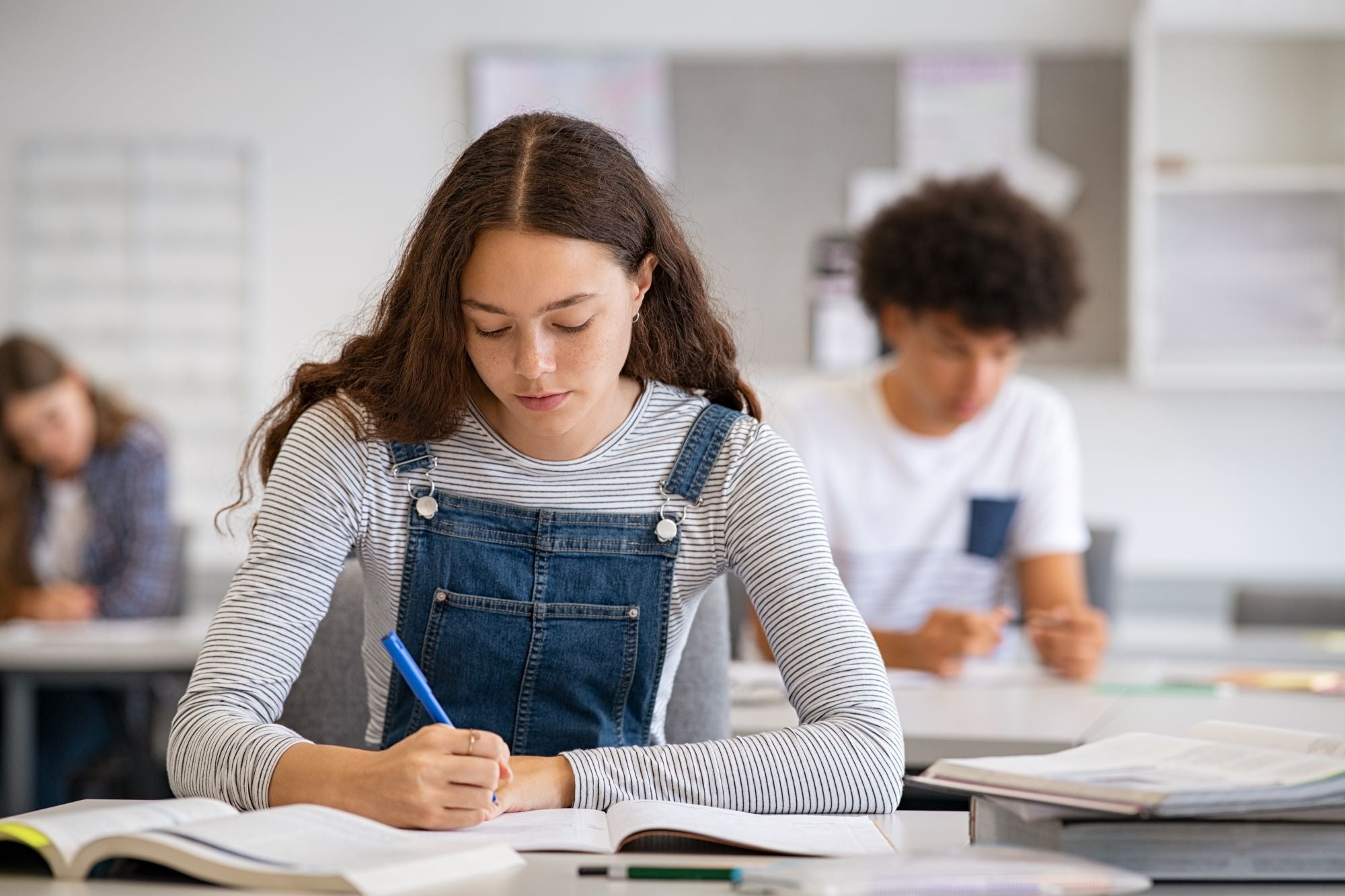 Am 19. Juni beginnt in diesem Jahr die Abschlussprüfung der Oberschule. Nun stehen die Prüfungsfächer fest. (Foto: Shutterstock)