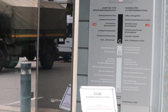 An diesem Sonntag, 17. Juli, ist die Agentur für Bevölkerungsschutz an der Drususallee während der Bombenentschärfung im Stadtzentrum wieder Sitz der gemeinsamen Einsatzleitstelle (centro operativo misto COM). (Foto: LPA/Maja Clara)