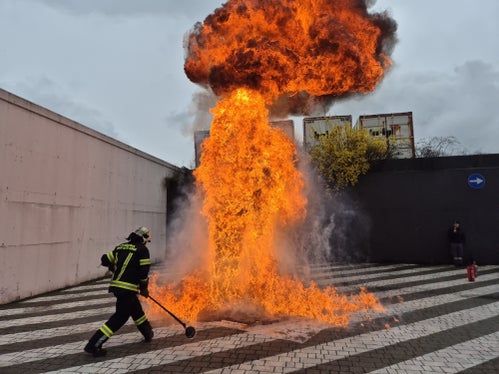 Un'esercitazione del vigili del fuoco nel corso della giornata inaugurale di Civil Protect. (Foto: USP)