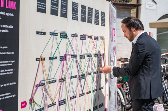 Anche l'assessore provinciale Philipp Achammer ha risposto alle domande sul suo rapporto personale con i media digitali. (Foto: USP/Greta Stuefer)