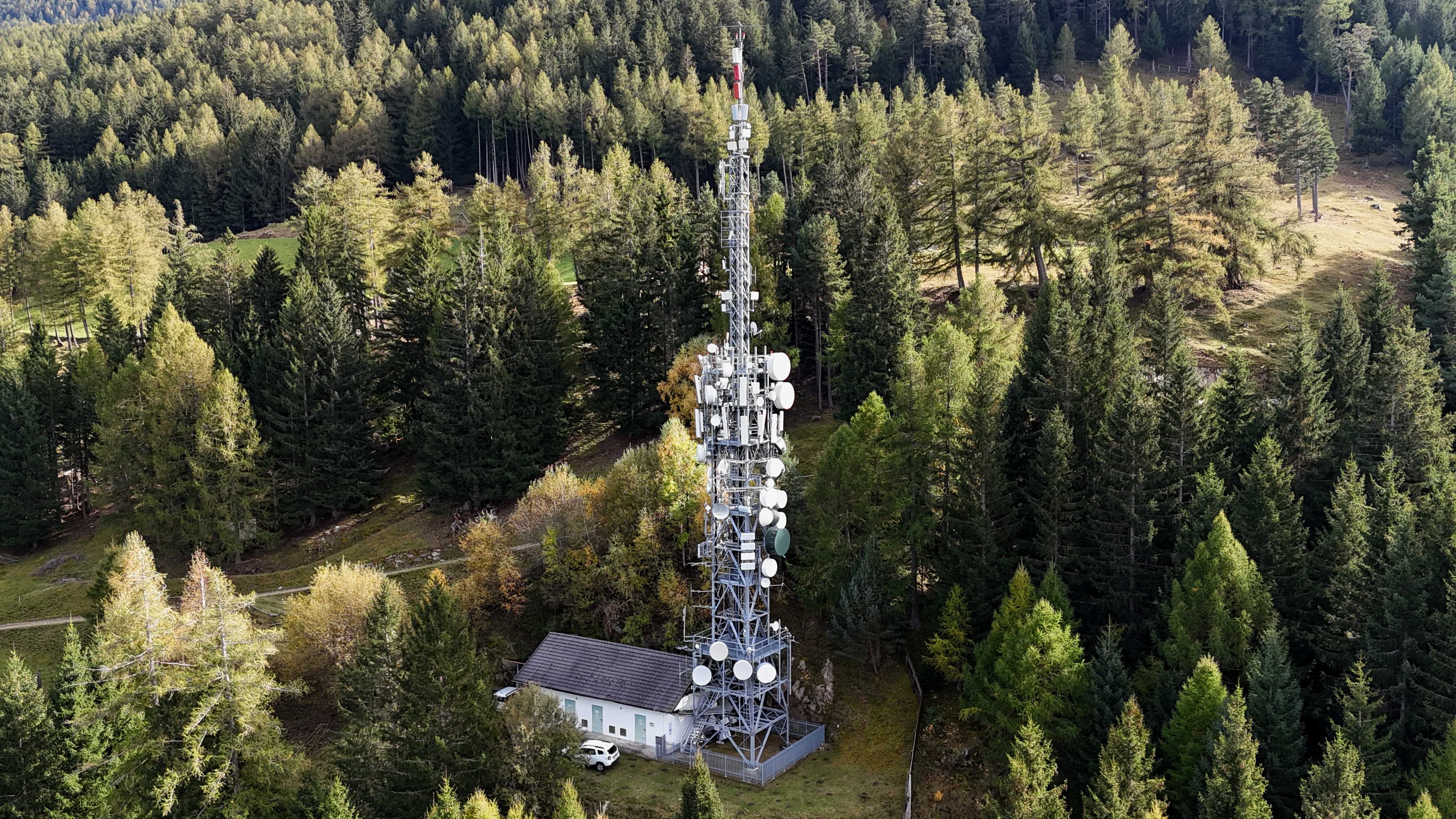 Die Rundfunkanstalt Südtirol RAS hat das digitale Hörfunknetz unter anderem am Senderstandort Naturns (im Bild) weiter ausgebaut (Foto: LPA/RAS)