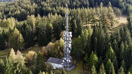 Die Rundfunkanstalt Südtirol RAS hat das digitale Hörfunknetz unter anderem am Senderstandort Naturns (im Bild) weiter ausgebaut (Foto: LPA/RAS)