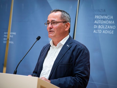 Bildungsdirektor Gustav Tschenett stellte das Mobilitätsprojekt Lise 2023 vor, das die Zweitsprachförderung zum Ziel hat und für dessen Umsetzung bis 2026 vier Millionen Euro aus dem europäischen Sozialfonds zur Verfügung stehen. (Foto: LPA/Fabio Brucculeri)