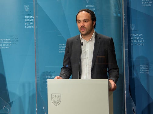 L'assessore Philipp Achammer nel corso della conferenza stampa odierna (Foto: ASP/Fabio Brucculeri)