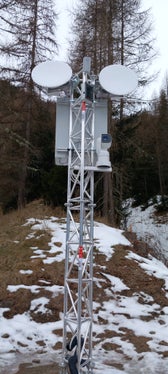 Sulla strada statale della Valle Aurina (SS 621) a Predoi, un nuovo sistema avanzato di allerta per le valanghe garantisce maggiore sicurezza. (Foto: USP/Servizio strade)