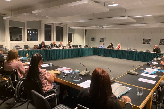 Traffico di transito, Euregio Tirolo-Alto Adige-Trentino e naturalmente l'Autonomia altoatesina: questi alcuni dei temi dell'incontro del presidente Kompatscher con la Sottocommissione per l'Alto Adige della Camera del Parlamento austriaco (Foto: ASP)