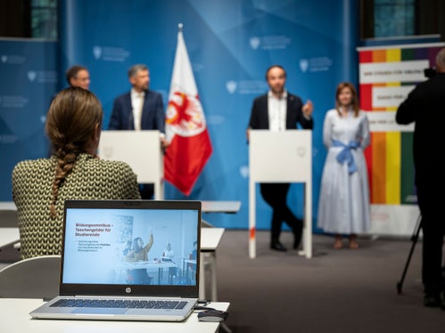 Un altro punto rilevante nel mondo della scuola è il dialogo sulla formazione. Sono state ricevute oltre 1.300 proposte, principalmente sui temi del personale, della riduzione della burocrazia, del supporto linguistico, dell'insegnamento in team e della digitalizzazione. (Foto: USP/Fabio Brucculeri)