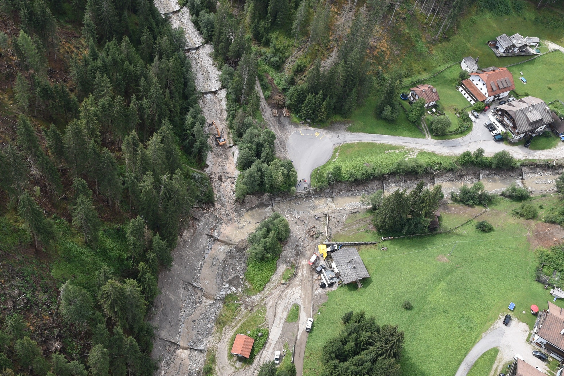 Sopralluogo dall'elicottero il giorno dopo il maltempo, Nell'immagine il rio Furcia a Valdaora (Foto: ASP/Agenzia per la Protezione Civile/Omar Formaggioni)