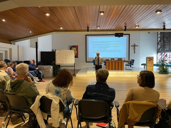 Competenze manageriali, innovazione nei progetti educativi e governance della scuola: questi sono i punti focali su cui si è concentrato l'esperto Tommaso Agasisti nel primo di tre incontri tenutosi a Bolzano nei giorni scorsi e voluti dalla Direzione Istruzione e Formazione italiana per i dirigenti scolastici e il loro staff. (Foto: USP/DIrezione Istruzione e Formazione italiana)