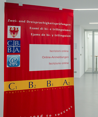 Il Servizio esami di bi- e trilinguismo ha sede in via Alto Adige 50, a Bolzano (Foto: Servizio esami di bi- e trilinguismo)

