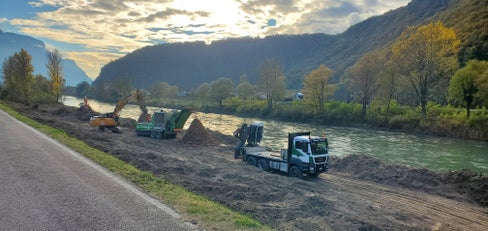 L'argine del fiume Adige a Vadena verrà abbassato e ridisegnato. (Foto: ASP/Ufficio bacini montani Sud)