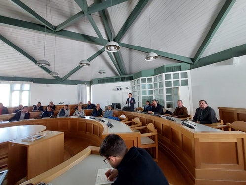 Die betroffenen Grundeigentümer beim Treffen zum Knoten MeBo-Ausfahrt Eppan (Foto: LPA/sta)
