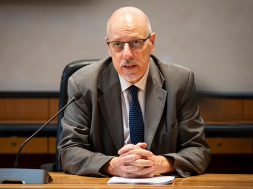 Paolo Angelini, der Leiter der italienischen Delegation bei der Alpenkonvention im Ministerium für Umwelt und Energiesicherheit, stellte heute (30. Oktober) die Leitlinien des italienischen Vorsitzes der Alpenkonvention vor. (Foto: LPA/Fabio Brucculeri)