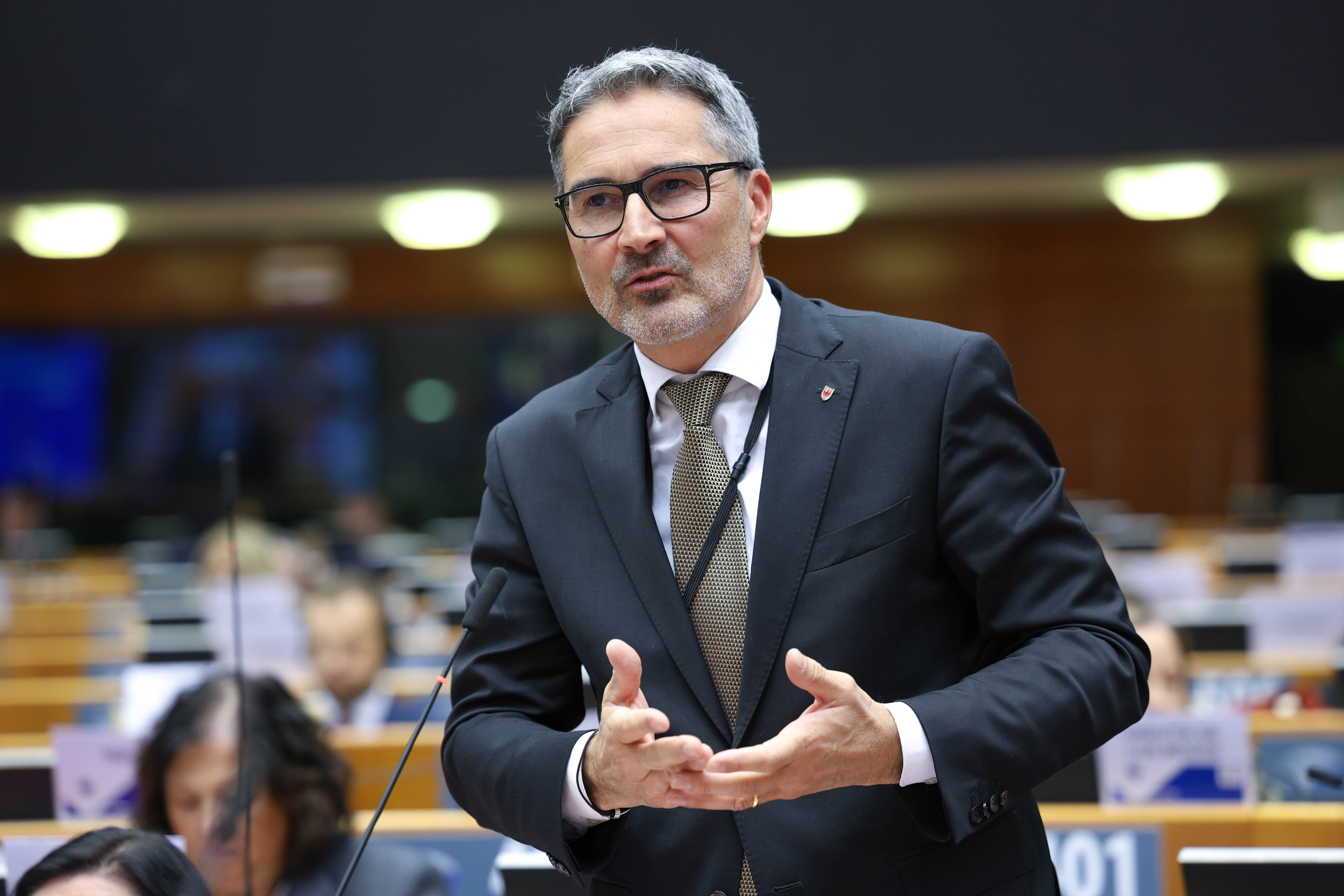 Il presidente Kompatscher aveva già espresso la sua contrarietà alla gestione centralizzata dei fondi europei in una seduta del Comitato europeo delle Regioni. (Foto: Unione Europea/Octavian Carare)