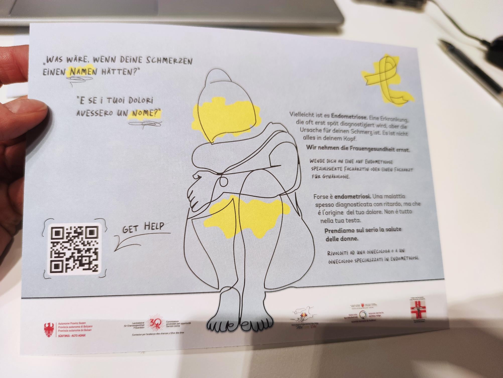 Questi volantini sono stati ideati per sensibilizzare la società sull'endometriosi e per mostrare alle donne dove possono trovare aiuto. (Foto: USP/Ursula Pirchstaller)
