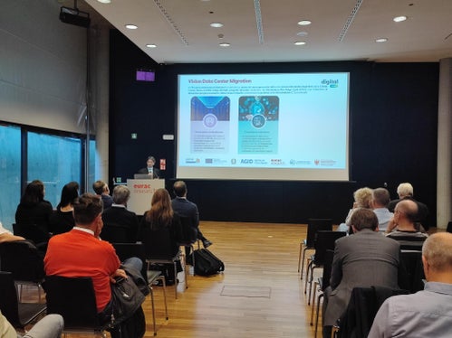 Über die Migration der Daten der öffentlichen Verwaltung in eine einheitliches Datenzentrum berichtete Fachmann Gaetano Correnti. (Foto: LPA/Ursula Pirchstaller)