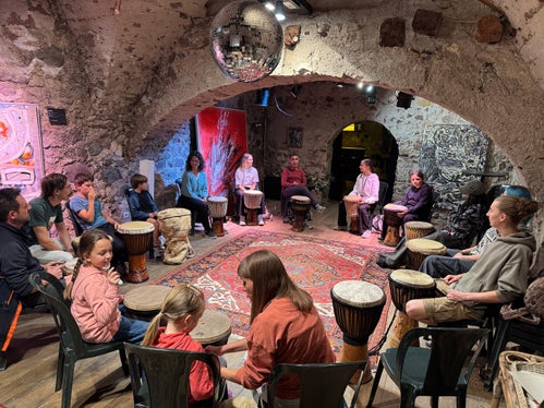 Entdecke neue Trommel-Rhythmen, Jugend- und Kulturtreff Jump Eppan (Foto: LPA/Jugend- und Kulturtreff Jump Eppan)
