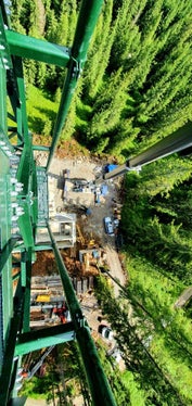 Il montaggio del ripetitore RAS nel nuovo sito di Racines (Foto: ASP/RAS)