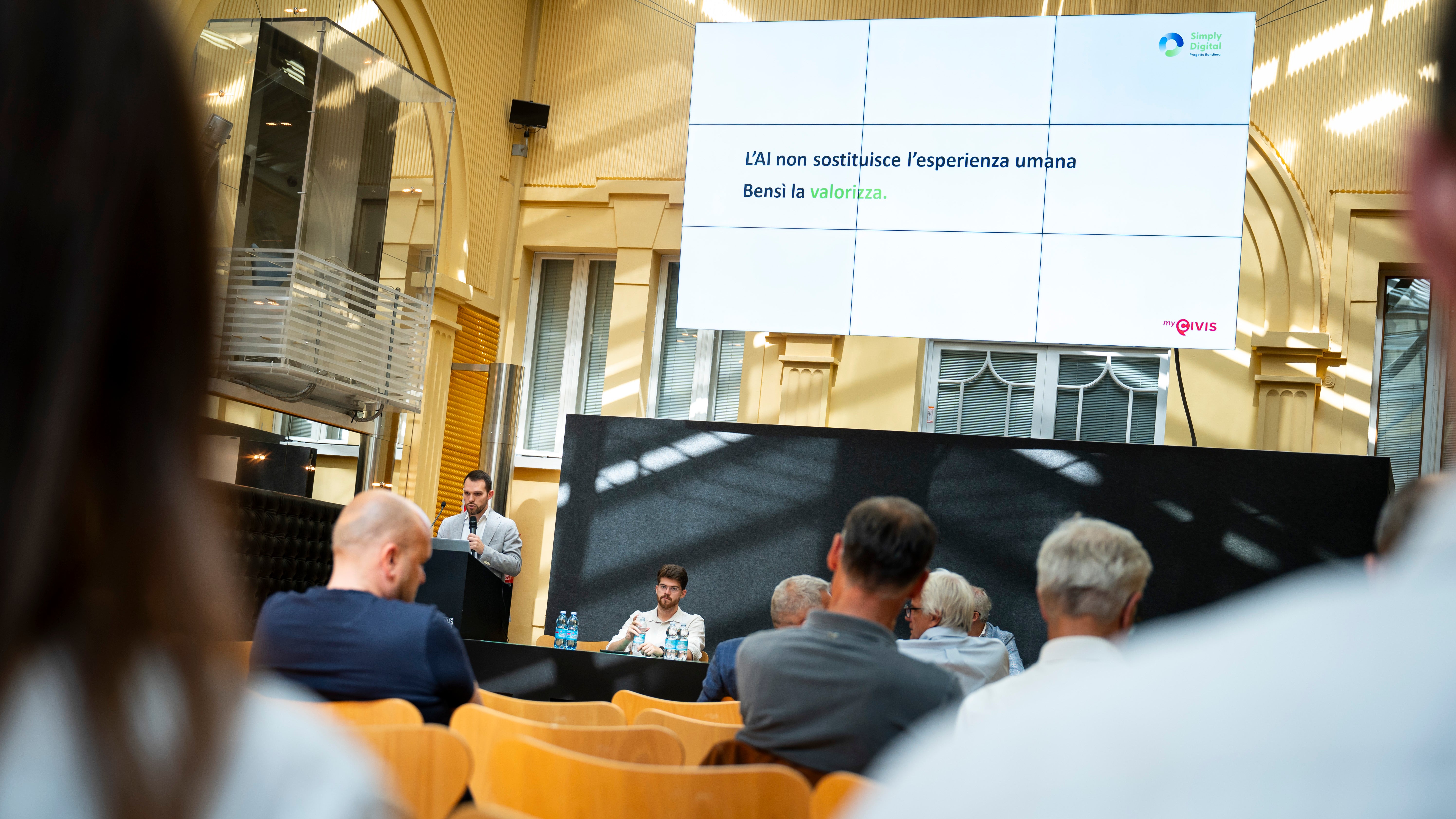 Die Künstliche Intelligenz kann die menschliche Erfahrung nicht ersetzen, sondern ergänzt sie und wertet sie auf: Die Landesverwaltung arbeitet derzeit an der Einführung der KI in alle Verwaltungsabläufe. Auch das Bürgerportal myCivis wird bis November neu gestaltet. (Foto: LPA/Fabio Brucculeri)