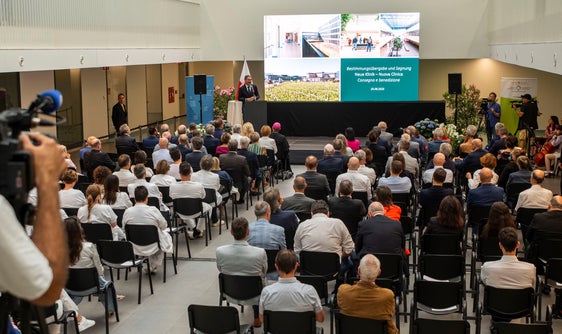 Numerosi ospiti hanno partecipato alla consegna e alla benedizione della Nuova Clinica di Bolzano (Foto: ASP/Fabio Brucculeri)