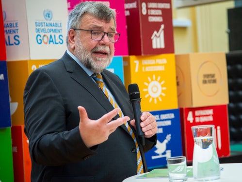 ll coordinatore della Commissione scientifica del Piano Clima Alto Adige 2024, Gottfried Tappeiner: Se dovessimo attuare tutte le misure in tutti i settori che sono economicamente sostenibili, potremmo già attuarne una buona parte. (Foto: ASP/Fabio Brucculeri) 