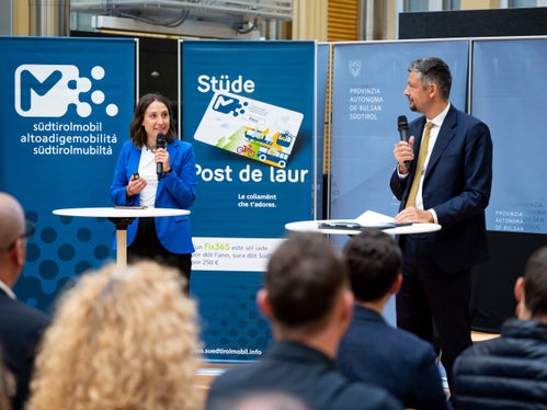 Dötes les informaziuns
Le sistm nü sará a desposiziun da jügn 2025 inant. Por detais, modalité da cumpré y confrunc danter les tarifes desvalies: pass.südtirolmubilté.info (Foto: USP/Fabio Brucculeri)