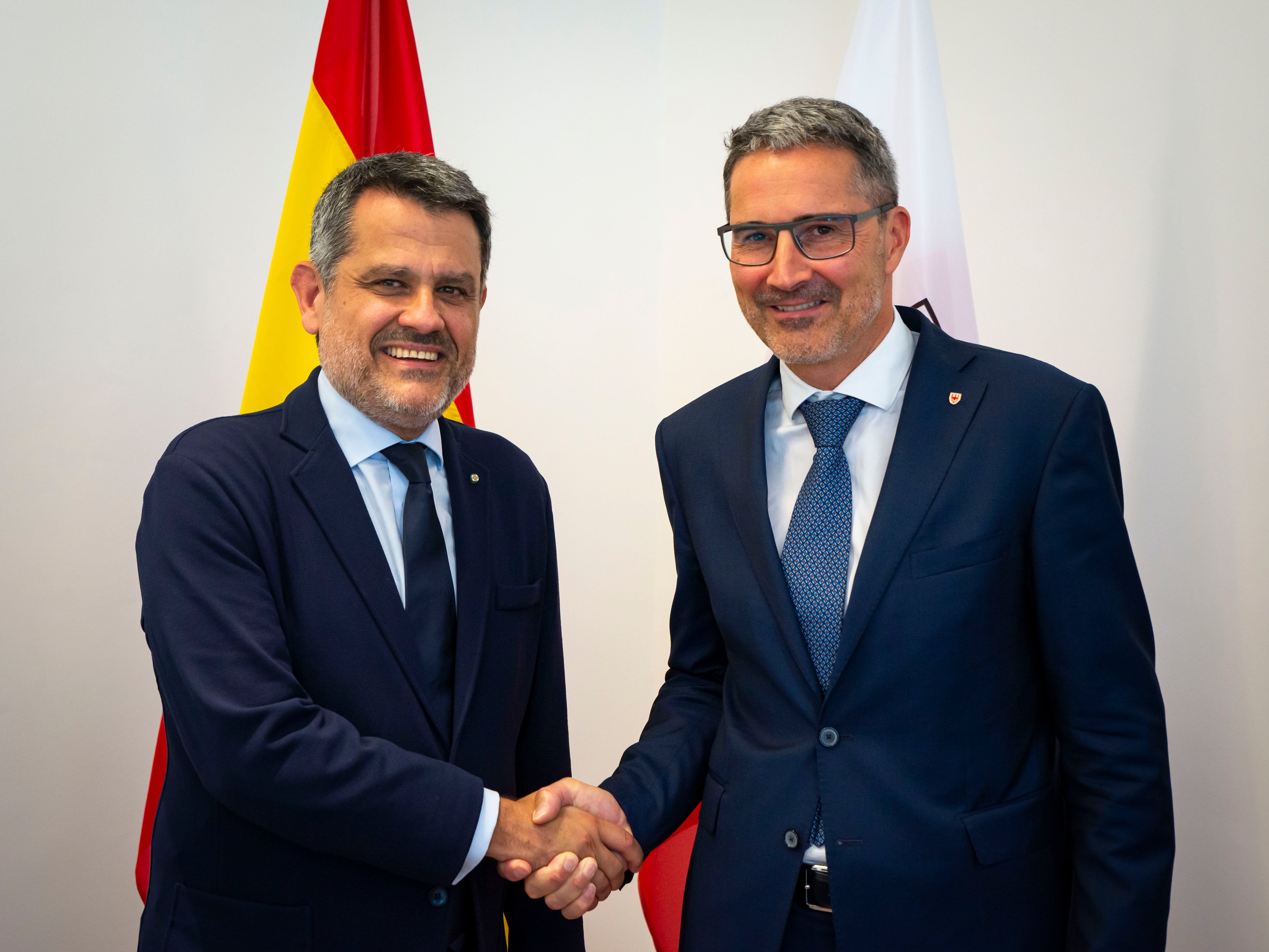 Da sinistra Miguel Fernández-Palacios M., ambasciatore di Spagna in Italia, e il presidente della Provincia autonoma di Bolzano Arno Kompatscher. (Foto: ASP/Fabio Brucculeri)