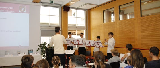 Für die musikalische Umrahmung der Veranstaltung sorgte das Bläser-Ensemble der Musikschule Bozen unter der Leitung von Hubert Plunger. (Foto: LPA/Verena Hilber)