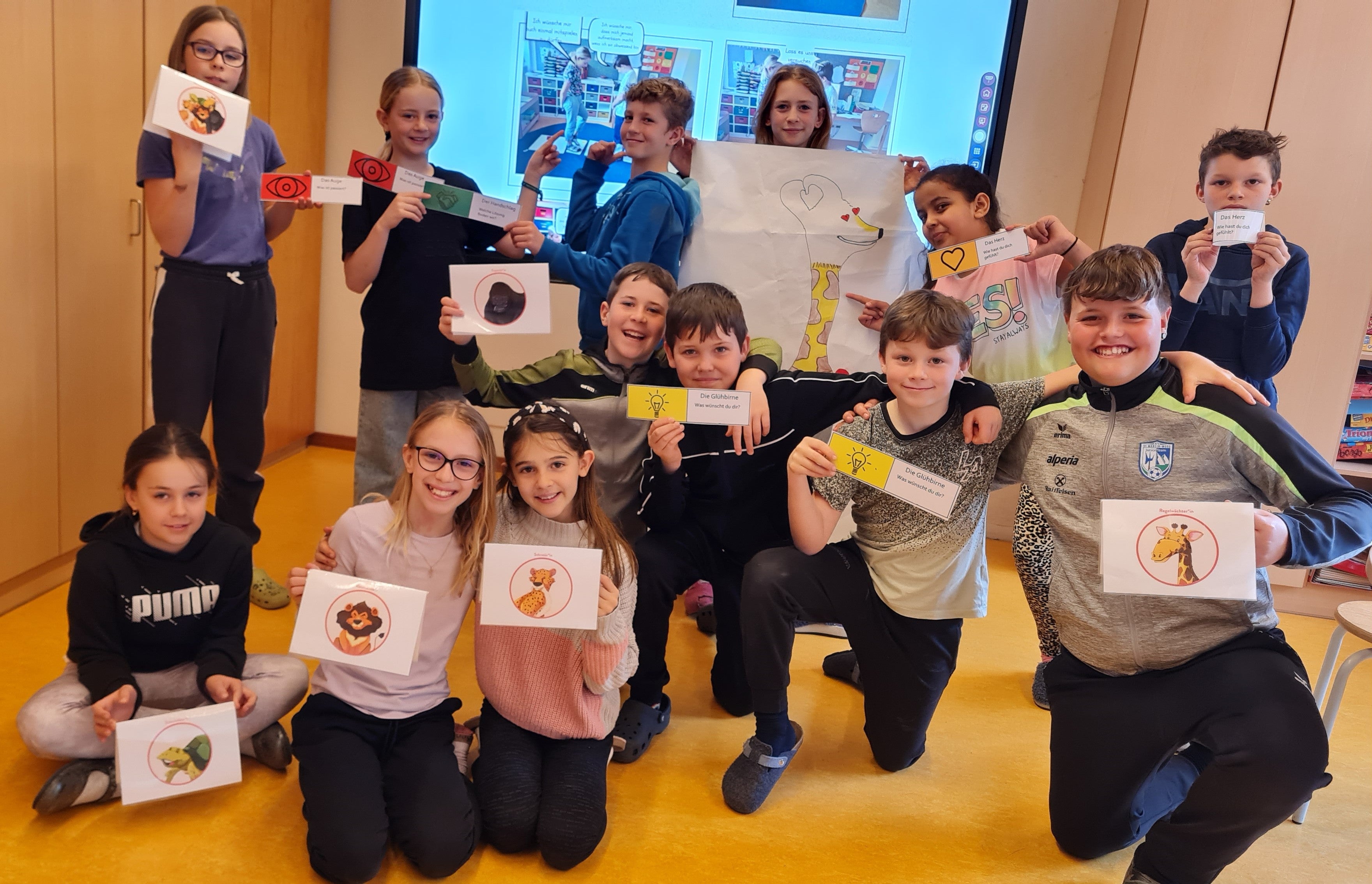 Die Siegerklasse der Grundschule St. Martin in Passeier hat mit ihrem Comic Richtig streiten – aber wie beim Wettbewerb Politische Bildung 1500 Euro gewonnen. (Foto: LPA/Charlotte Pichler)