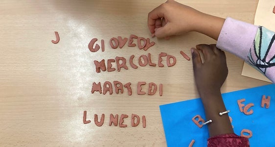 Heuer nehmen zwischen dem 18. und 29. August 3501 eingeschriebene Kinder und Jugendliche&nbsp;an 315 Kursen teil, dafür wurden insgesamt 157 Lehrerinnen und Lehrer von den Sprachenzentren beauftragt. (Foto: LPA/Archivbild Sprachenzentrum Bozen/Laura Lovatel)