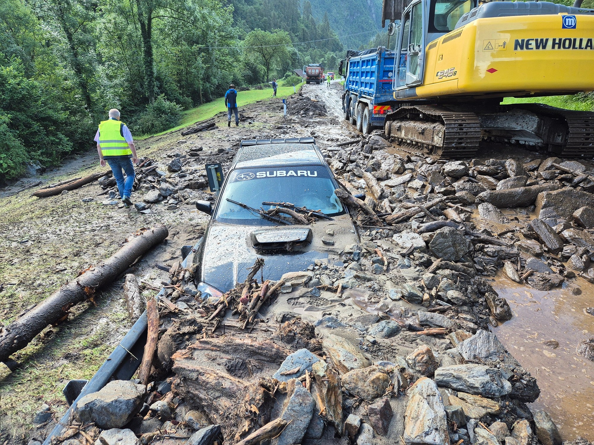 Dopo la frana lungo il rio di Rattisio Vecchio a Senales nella serata del 6 luglio, l'Ufficio Sistemazione bacini montani ovest dell'Agenzia per la Protezione civile ha iniziato i lavori di sgombero. (Foto: USP/Ufficio Sistemazione bacini montani ovest/Roland Gufler)
