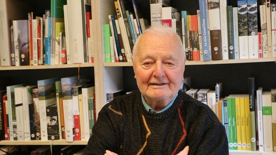 Josef Feichtinger, Autor zahlreicher Theaterstücke, ist am 14. November verstorben. Landesrat Achammer würdigt ihn als "feinfühligen Satiriker, der mit Scharfsinn und Humor ernsthafte Themen anging". (Foto: Edition Raetia)