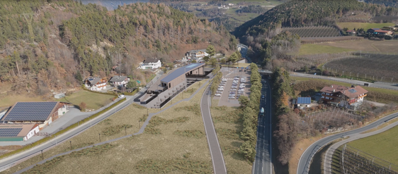 Wegen des Baus einer neuen Bahnhaltestelle in Schabs ist seit Montagnachmittag, 21. Juli, die Zufahrtsrampe bei Sonneck an der Pustertaler Staatsstraße (SS 49) Richtung Bruneck gesperrt. (Foto: LPA/Ressort für Infrastrukturen und Mobilität)